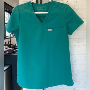 FIGS Catarina Scrub Top